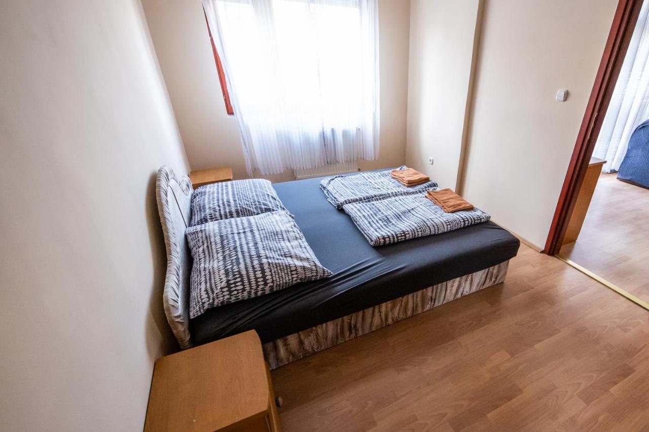 Elit Apartman Appartamento Debrecen Esterno foto