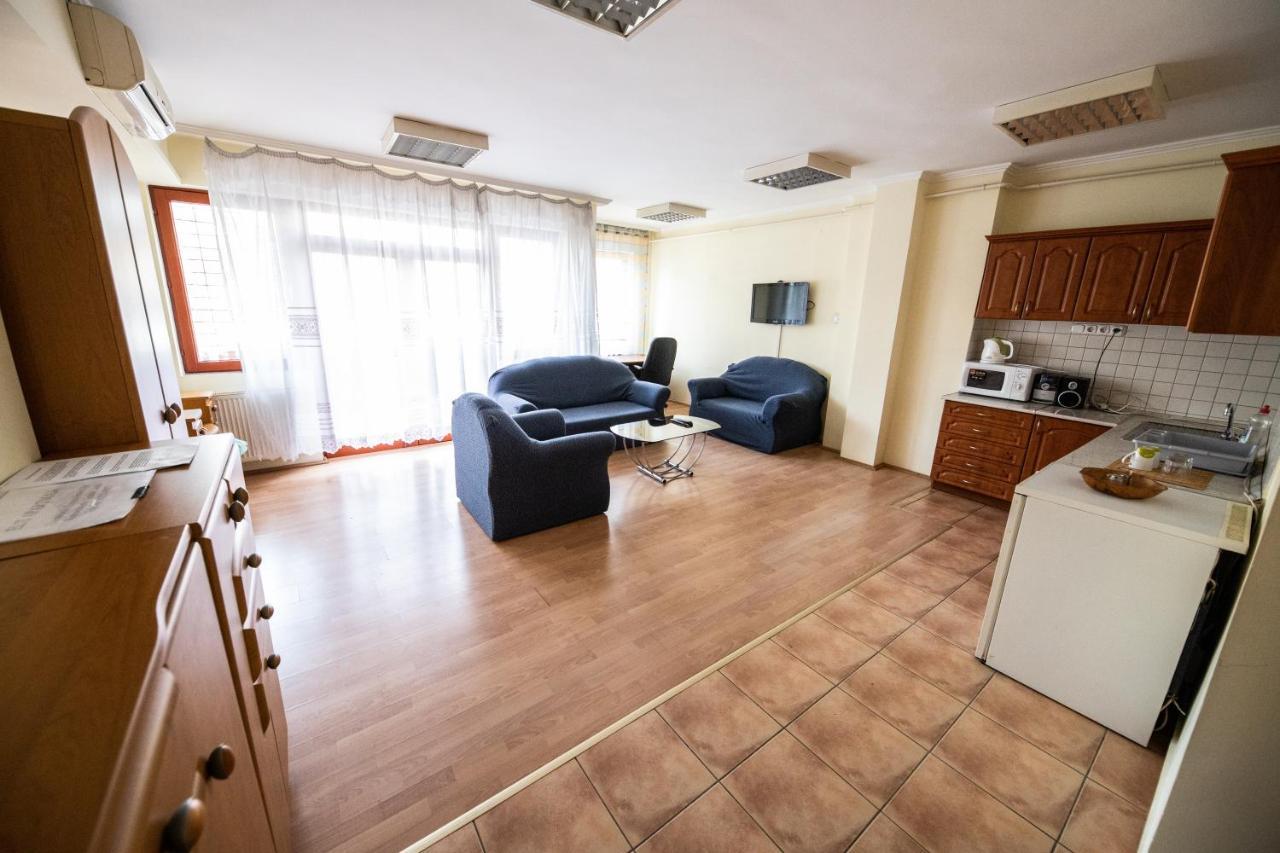 Elit Apartman Appartamento Debrecen Esterno foto