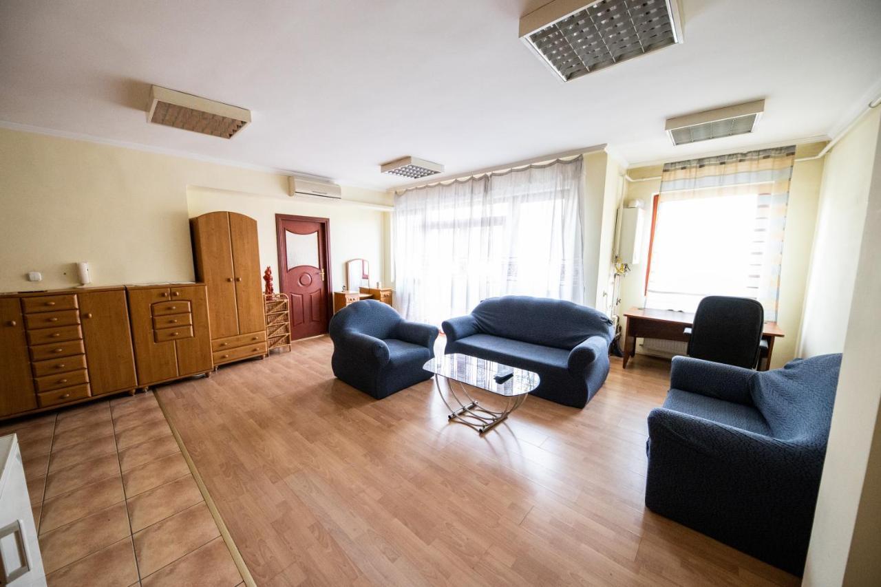 Elit Apartman Appartamento Debrecen Esterno foto