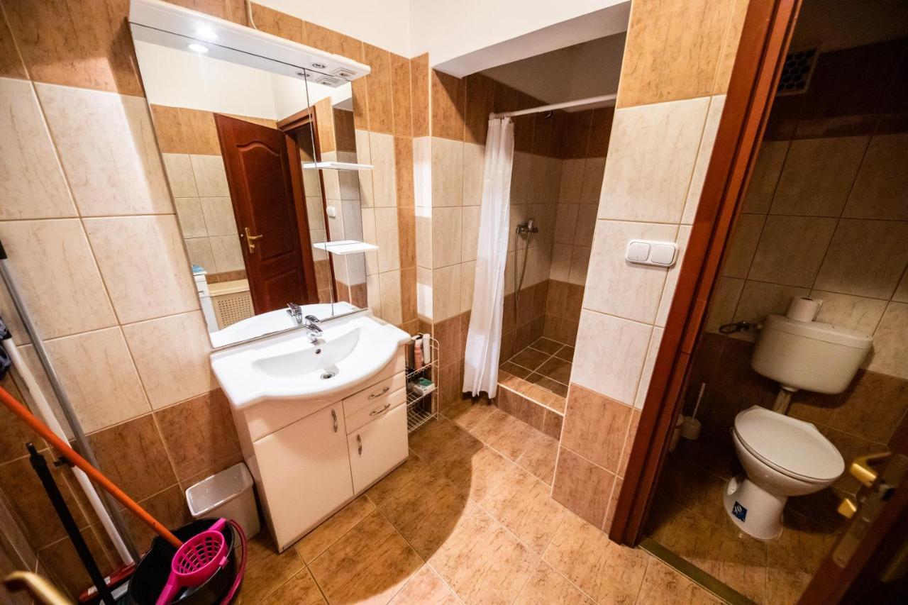 Elit Apartman Appartamento Debrecen Esterno foto